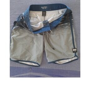 Huk Performance Fishing Board Shorts Mens 32 Gray Blue Wave Print Swim Trunks